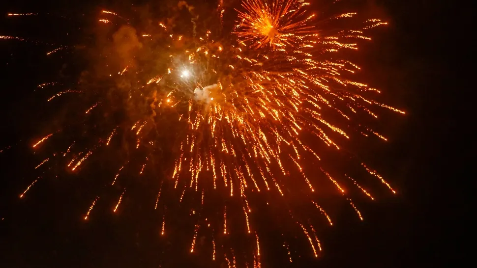 N-au mai prins 2025. Cinci persoane au MURIT și alte trei au fost rănite în noaptea de Revelion, din cauza ARTIFICIILOR