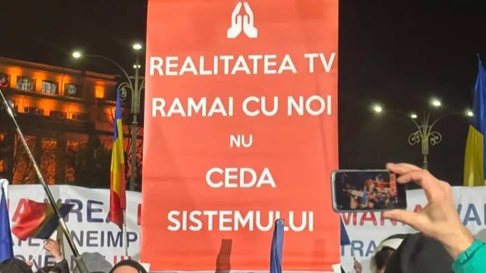 Luptătorii pentru libertate, alături de Realitatea PLUS. Televiziunea poporului, bruiată și sabotată de concurență, în ziua protestului - VIDEO