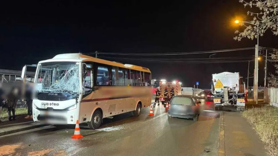 Accident în Cluj. Un autocar si un camion, implicate: două persoane au fost transportate la spital
