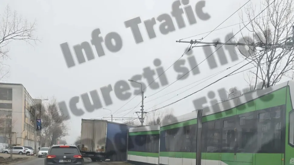 Accident grav la capătul linie 25, la Depoul Militari. Un tramvai a SĂRIT DE PE ȘINE după ce a fost izbit de un TIR: trafic BLOCAT pentru o oră și 45 de minute