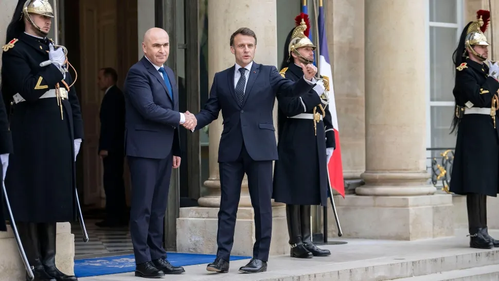 Ilie Bolojan a aterizat la Paris. Președintele interimar, singurul prezent fizic la summitul Paris 2.0, ceilalți oficiali se vor conecta online