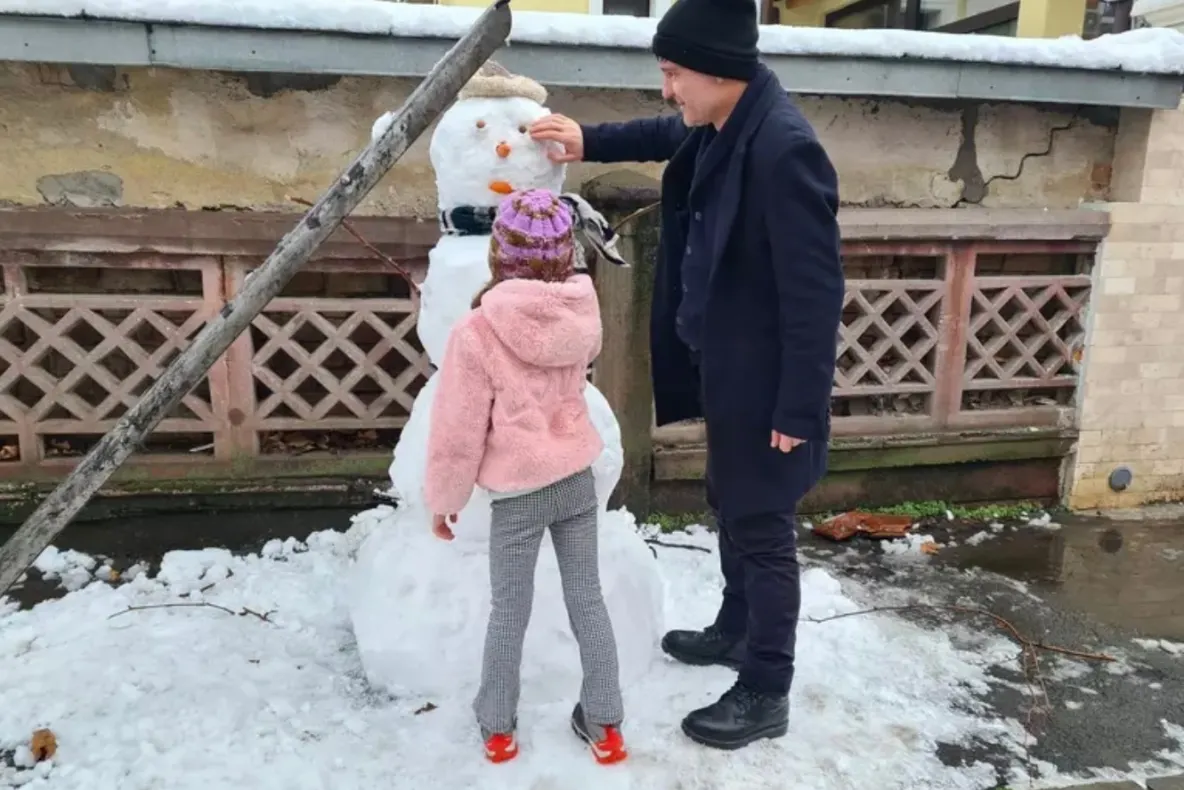 Nicușor Dan a abandonat Capitala în zăpadă: plecat în campanie prin țară, edilul-șef a aflat în sfârșit de "marele îngheț"