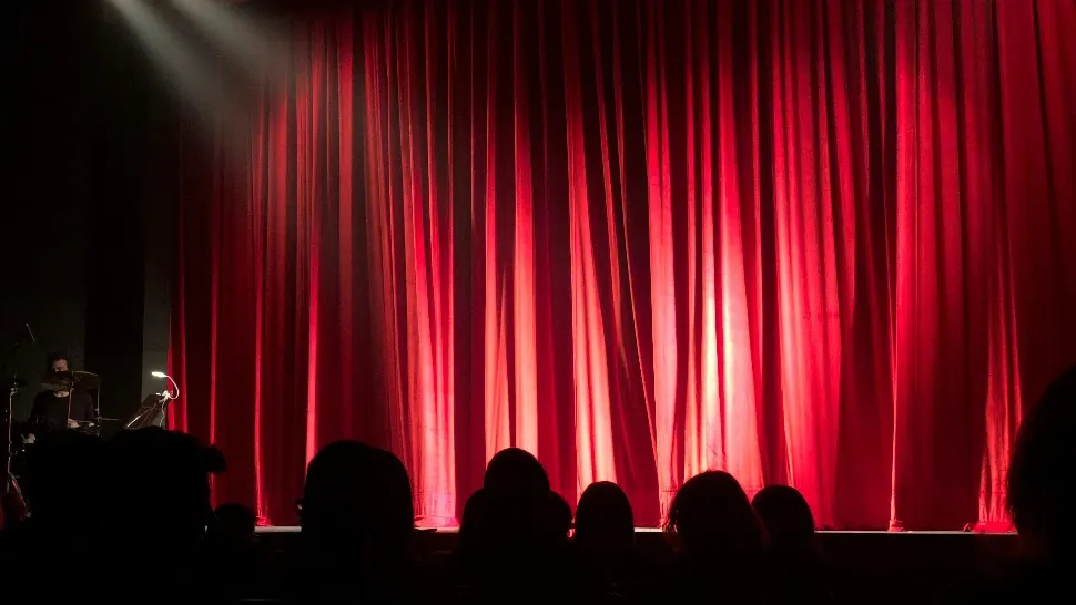 Blasfemie în postul Paștelui pe scena Teatrului Național. Scene scandaloase, românii cer demiteri - VIDEO