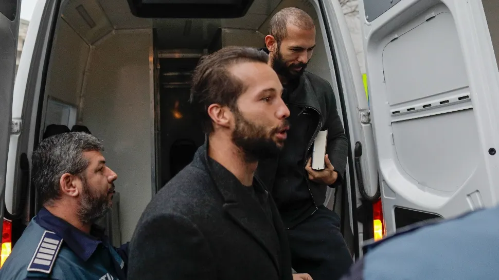 Frații Tate au părăsit România, deși erau sub control judiciar. DIICOT explică de ce le-a dat drumul