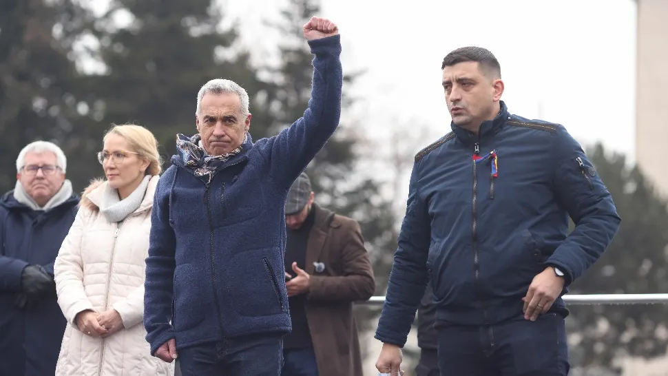 Călin Georgescu: "Vor să-mi BLOCHEZE candidatura". Apelul către miile de români prezenți în Piața Victoriei din Capitală