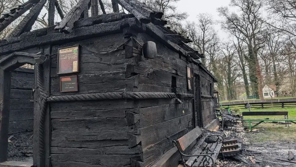 Minune CEREASCĂ după incendiul care a mistuti Biserica de lemn de la Muzeul Banatului. O Biblie a scăpat nevătămată