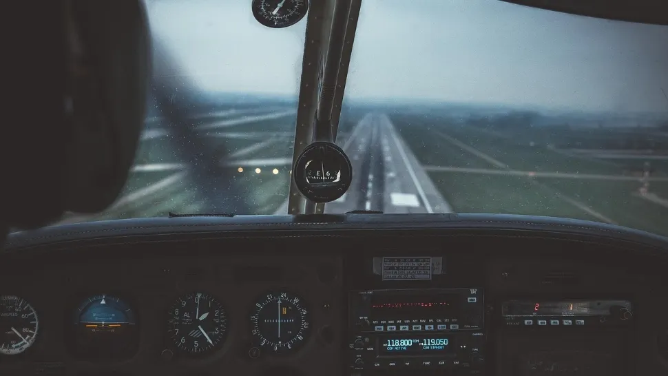 Accident aerian în Franța: două avioane militare s-au ciocnit în zbor