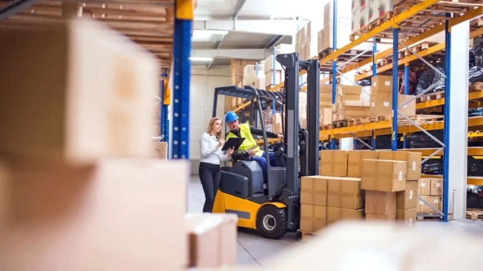 Transpaleți electrici – esențiali pentru un flux logistic eficient (P)