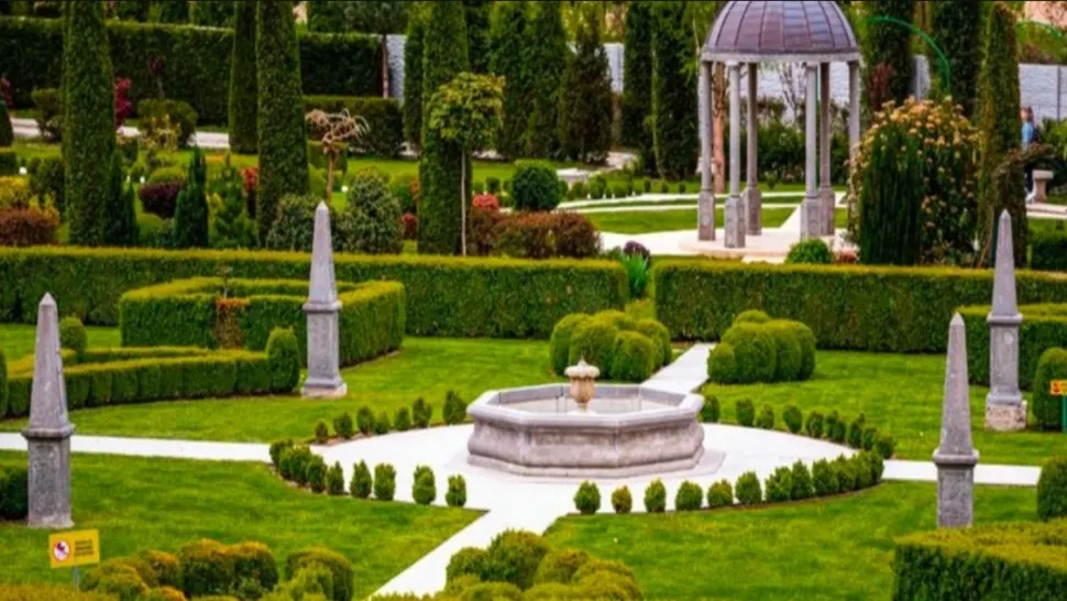 VIDEO. S-a deschis cea mai frumoasă grădină cu flori din România. Este un paradis în stil italian 