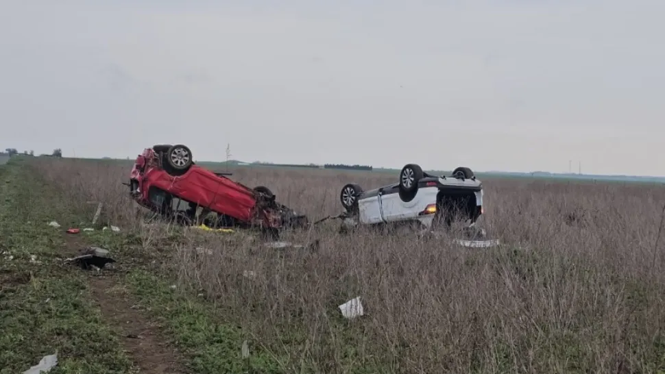 Accident cu patru victime în județul Constanța. Două mașini s-au ciocnit violent și s-au răsturnat în câmp