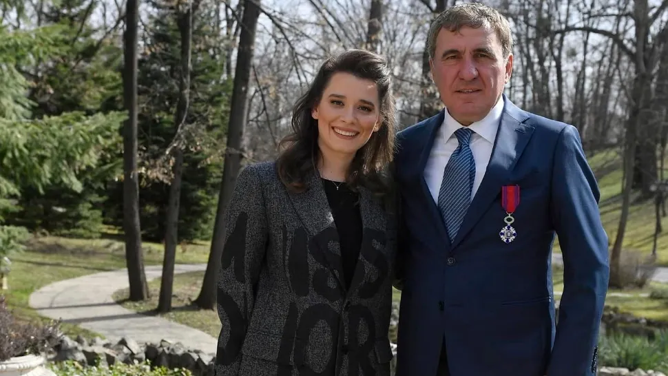 Gică Hagi va deveni socru mic, în această toamnă. Fiica sa, Kira, se va căsători. Unde va avea loc nunta la care vor participa 1000 de invitați?