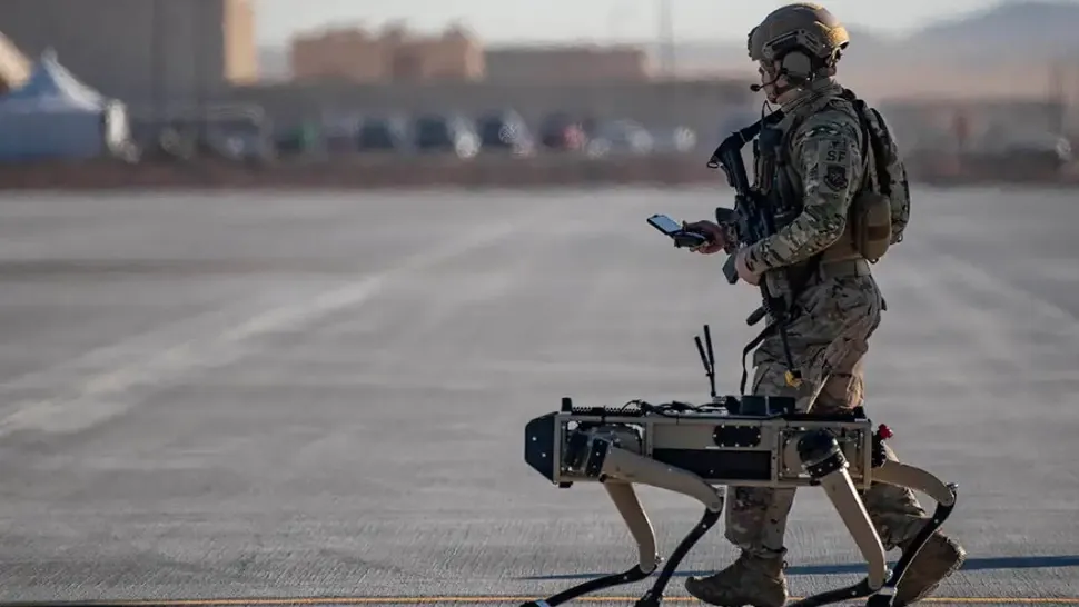 Roboții armatei americane pot deja gândi și vorbi ca soldații