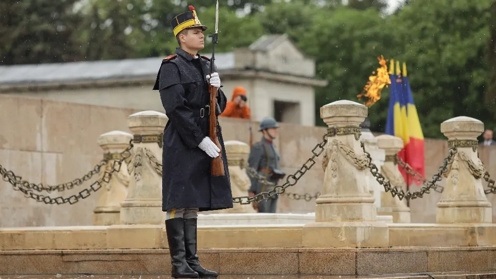 Ziua Forțelor Terestre. Ceremonie militară și religioasă, în Parcul Carol I. Bolojan și Ciolacu, prezenți la eveniment