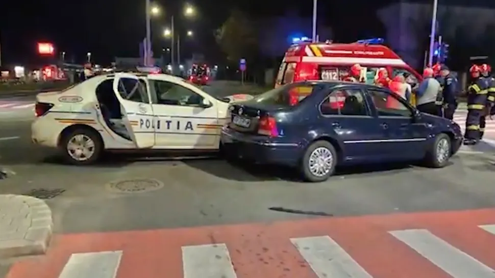 Accident grav, cu mașina de poliție: o jandarmeriță a ajuns la spital