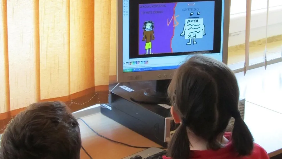 Lista cu elevii și studenții care primesc 200 de euro în 2025, ca să-și cumpere calculatoare - OFICIAL