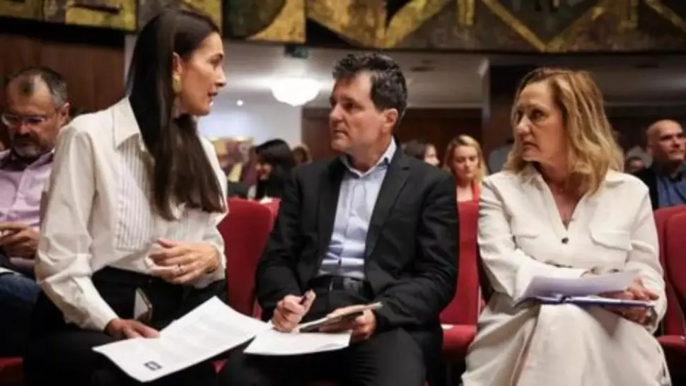 Clotilde Armand sfidează legea și îi face campanie lui Nicușor Dan
