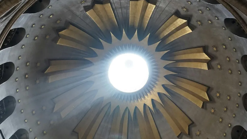 Sfânta Lumină de la Ierusalim ajunge sâmbătă seara și în România