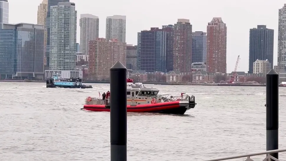 Un elicopter s-a prăbușit în fluviul Hudson la New York. Autoritățile raportează decese 