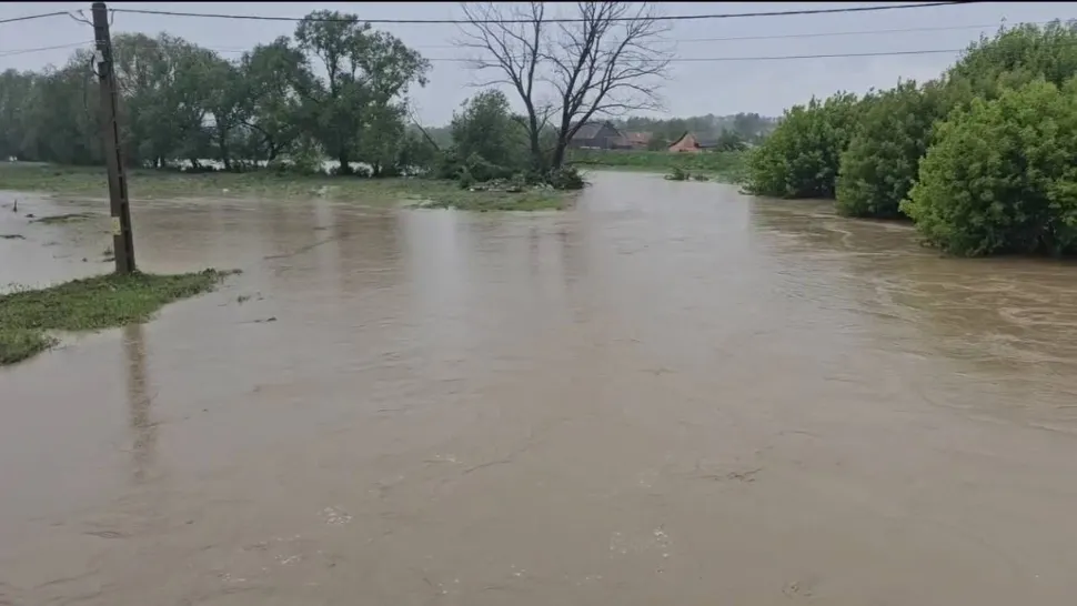 Cod PORTOCALIU de viituri pe două râurile din județele Brașov și Iași, până duminică la prânz