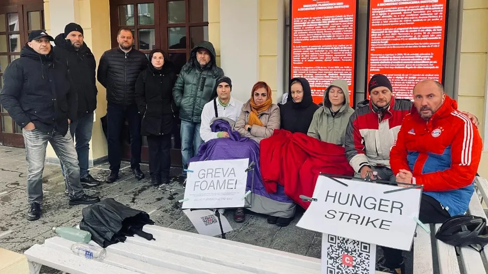 7 muzicieni ai Filarmonicii din Sibiu, în GREVA FOAMEI: o persoană a ajuns la spital. Principalele REVENDICĂRI ale oamenilor