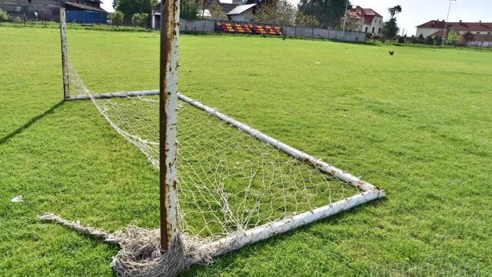 Băiețelul din Bihor peste care s-a prăbușit o poartă de fotbal și-a revenit MIRACULOS. Cum arată la un an după accident? -FOTO