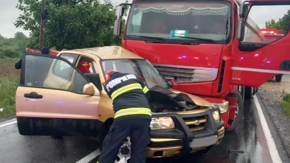Accident grav în Bihor: două victime în urma coliziunii dintre un autoturism și un camion