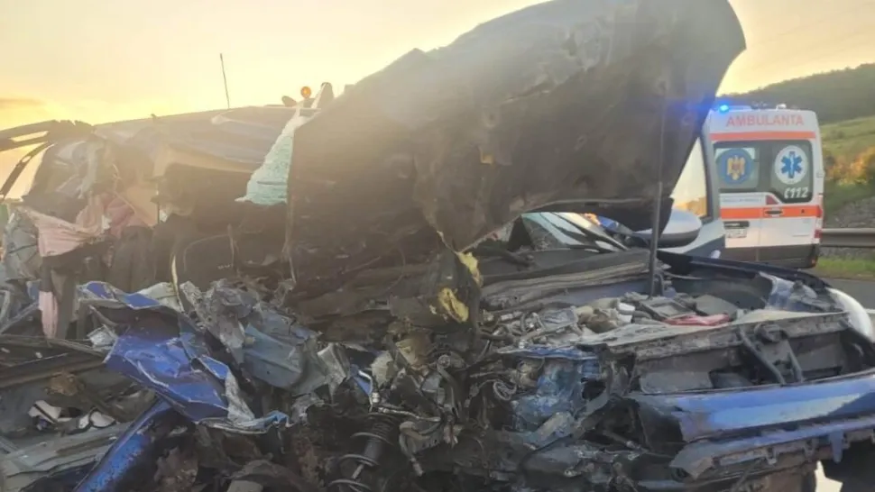 Tragedie pe Autostrada A1: o femeie și-a pierdut viața într-un accident grav. un copil de un an și o tânără, transportați de urgență la spital
