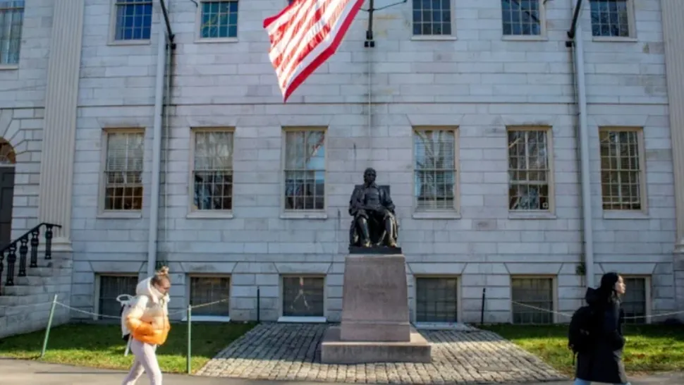 Administrația Trump retrage Harvardului dreptul de a primi studenți internaționali. Universitatea califică decizia drept „ilegală și periculoasă”