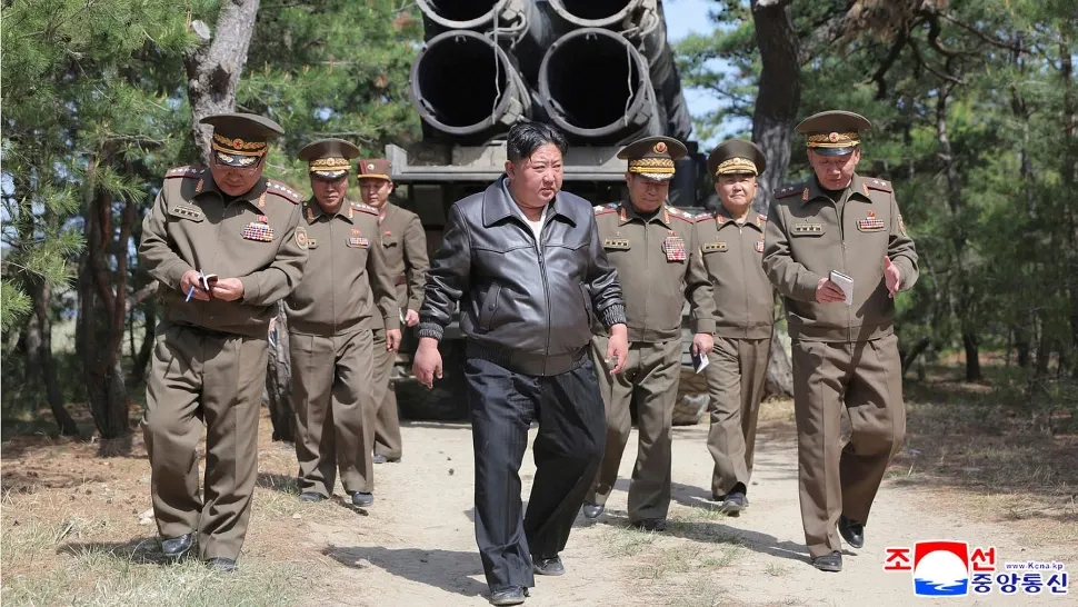 Kim Jong Un conduce un test cu rachetă şi subliniază gradul de pregătire al forţelor nucleare