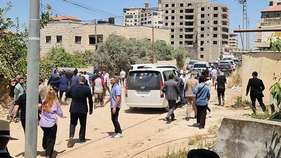 Soldații israelieni au deschis focul asupra unor diplomați, printre care și din România. Scuza: ''abaterea de la traseu''