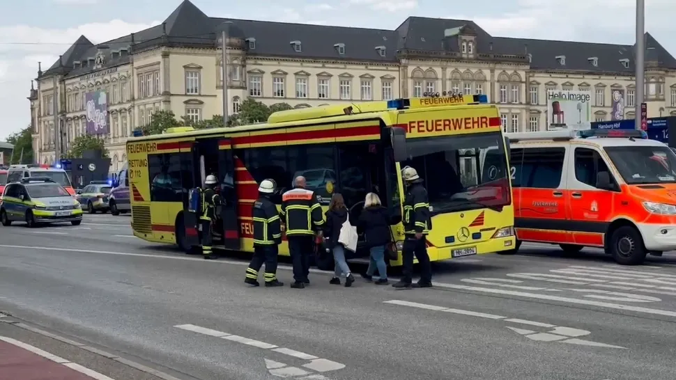 Doisprezece răniți în urma unui atac cu cuțitul în gara din Hamburg. Scene înspăimântătoare, poliția a izolat zona - FOTO
