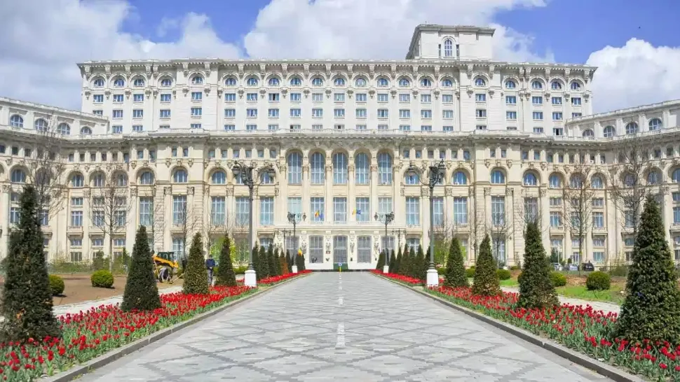Câți angajați au mai rămas la Senat, după reducerile de personal operate de Ilie Bolojan