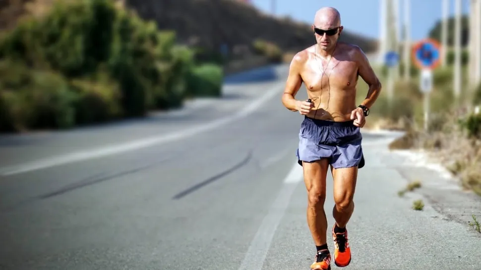 Cardio vs. Antrenament cu greutăți: Care este strategia optimă pentru pierderea în greutate? (P)