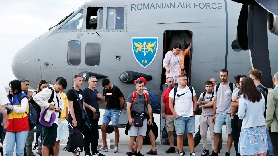 Români repatriați din Orientul Apropiat, pe fondul tensiunilor Israel–Iran. Peste 100 de persoane au ajuns în țară - GALERIE FOTO