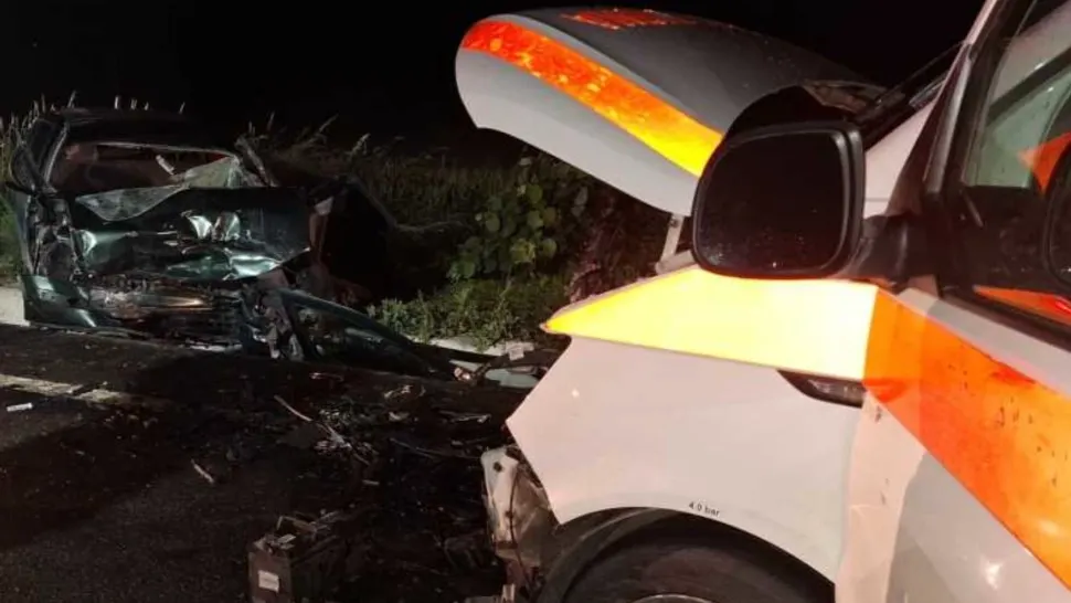 Accident înfiorător, în Botoșani, cu o ambulanță: 2 morți, 4 răniți - FOTO