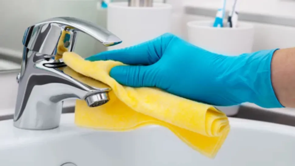 Soluția naturală care te ajută să cureți bateria de la baie în doar câteva secunde. Va străluci la propriu