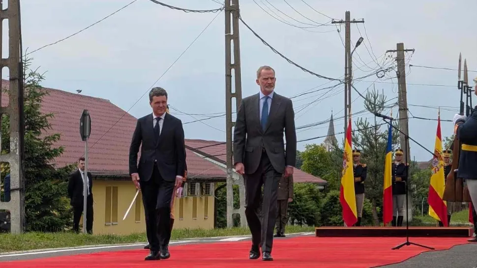 Primele imagini de la întâlnirea Regelui Sapaniei cu Nicuşor Dan, la Sibiu. Cei doi au vizitat Centrul de instruire de la Cincu - FOTO/VIDEO
