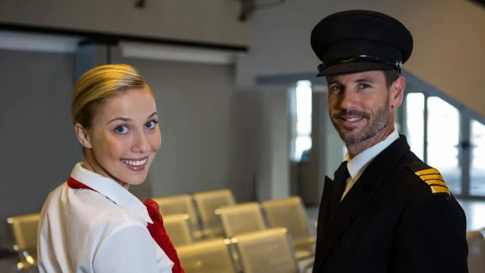 Ce reprezintă, de fapt, dungile galbene de pe umerii uniformei unui pilot de avion? Acestea nu sunt doar elemente decorative