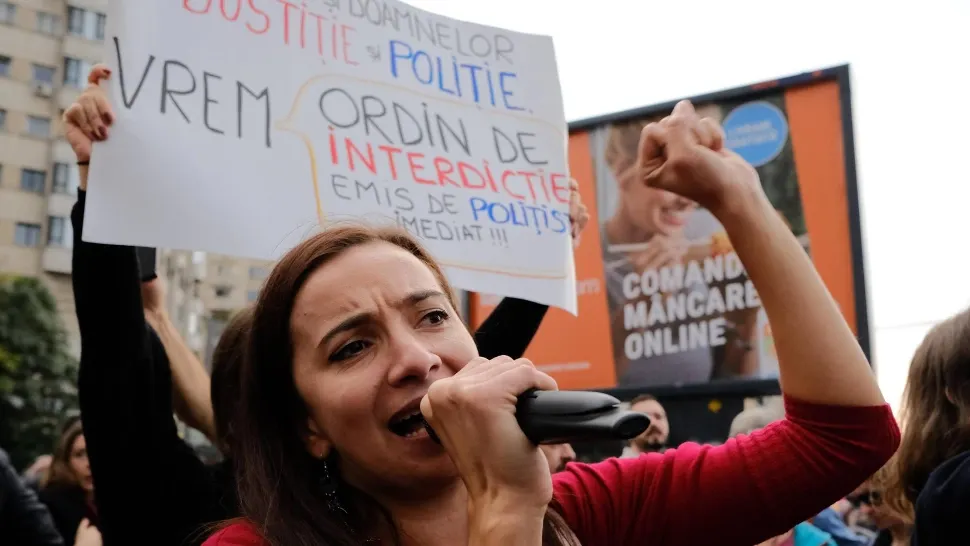 Protest în fața Guvernului. Se cer măsuri pentru siguranța femeilor