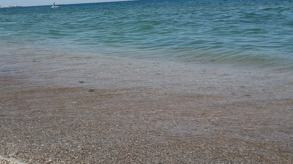 Ce înseamnă fenomenul „upwelling”? Vacanțe răcite brusc pe litoralul românesc: apa mării a scăzut sub 15 grade, în plină vară