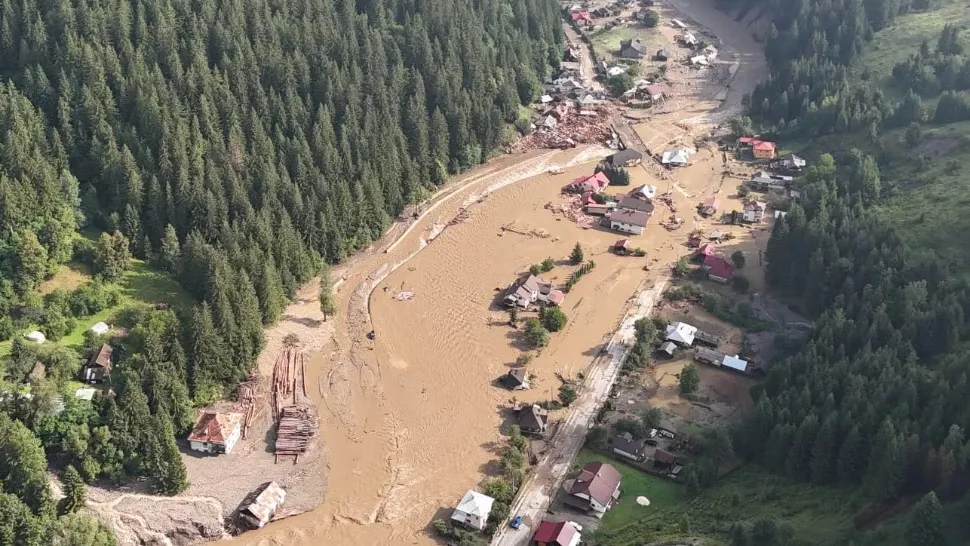 Orașul Broșteni, îngropat în noroi și aluviuni! Imagini dramatice din județul Suceava VIDEO