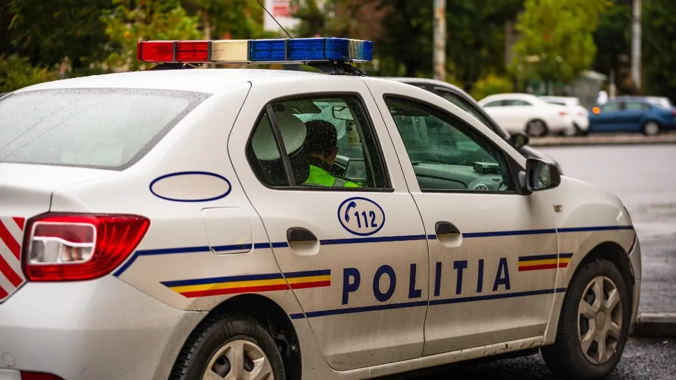 Apel fals la 112 inspirat de un trend din mediul online. Adolescentă din Vrancea, amendată de polițiști