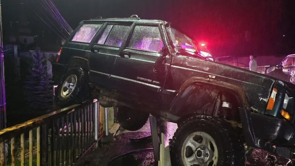 Accident grav în judeţul Bistriţa-Năsăud. Cinci minori și trei adulți, transportați la spital cu mai multe răni