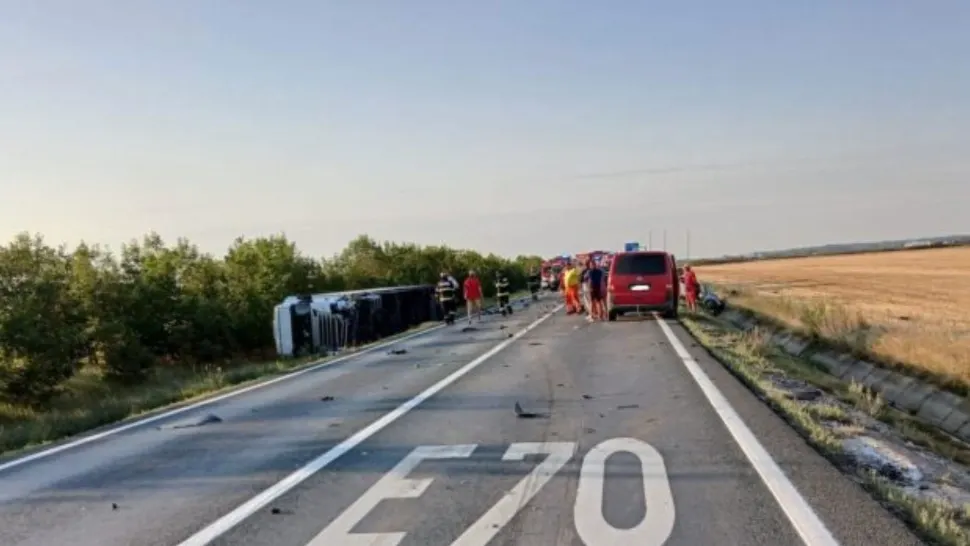 Tragedie în Timiș. O persoană a murit și două au fost rănite în urma impactului dintre două camioane și o mașină 