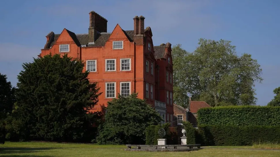 Moștenire cu surprize: cum a ajuns o vilă din Londra în mâinile unui român care a transformat-o în cultură de canabis