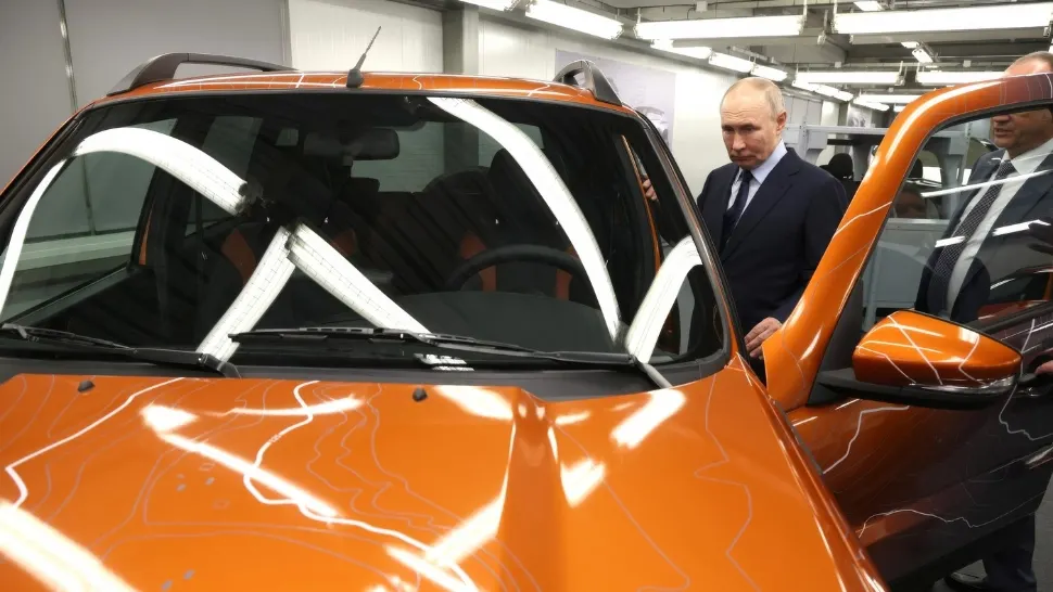 Rusia ia exemplul austerității din România. Uzinele care produc LADA ar putea trece la 4 zile lucătoare pe săptamână