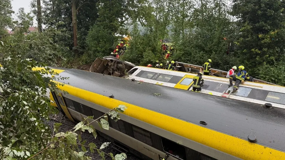 Accident feroviar, în Germania: morți și răniți, după ce trenul a deraiat. 16 români, în trenul groazei - partea din față a garniturii, aruncată 5 m în aer - FOTO