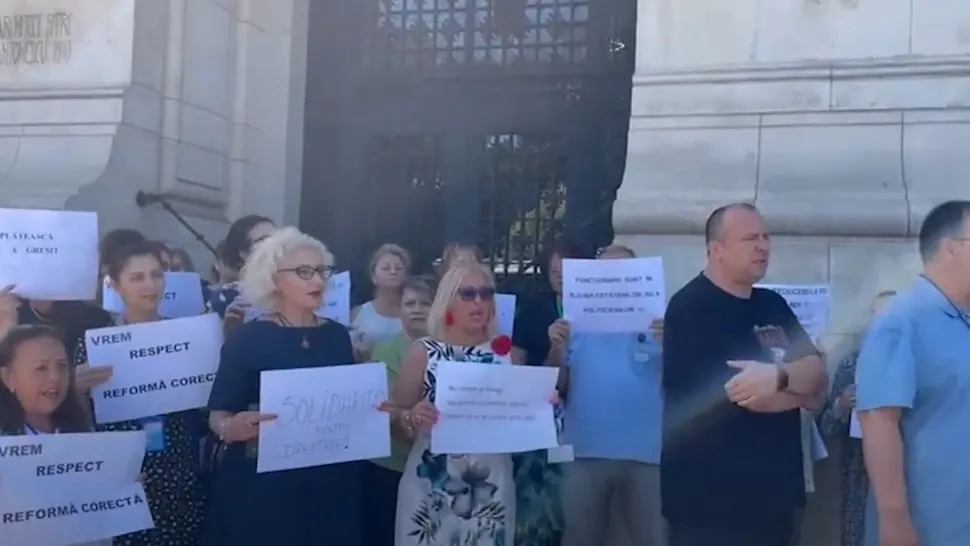 Protest la Primăria Capitalei. Angajații, nemulțumiți de tăierile lui Bolojan VIDEO