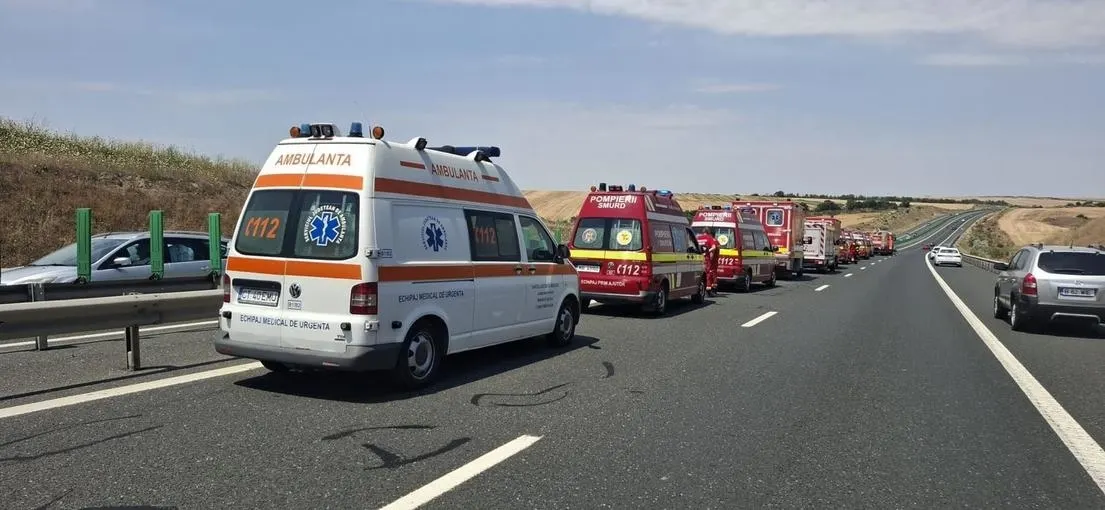 Carambol cu trei mașini, în Suceava. O persoană a fost rănită 