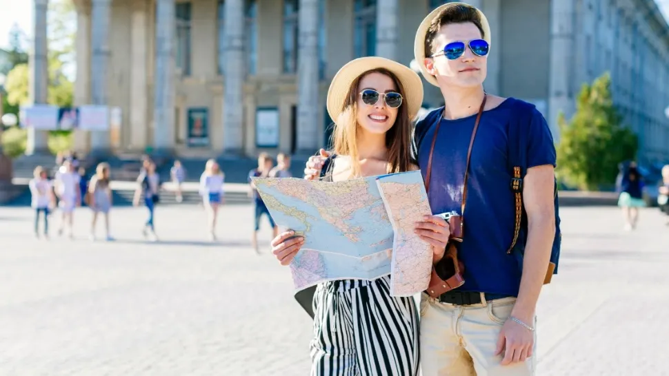 Atenție, turiști! Suvenirurile din vacanță vă pot aduce amenzi uriașe și probleme legale